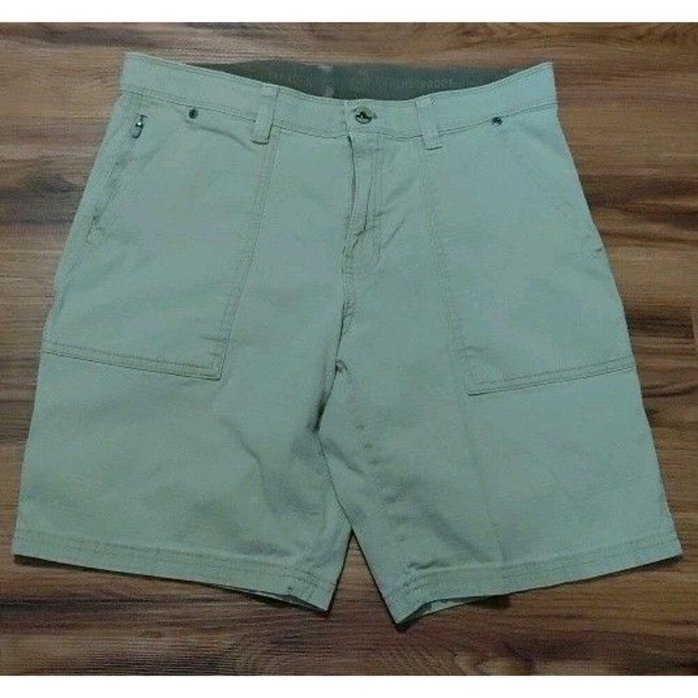 Weatherproof Women’s Cargo Shorts Size 32. 36" Waist Tan  Hiking Utility Pockets